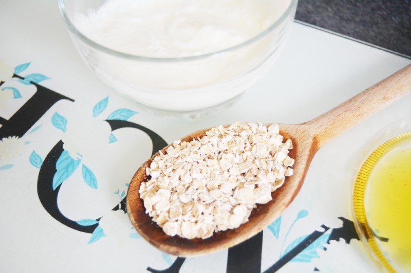 DIY Yogurt, Oat & Honey Face Mask